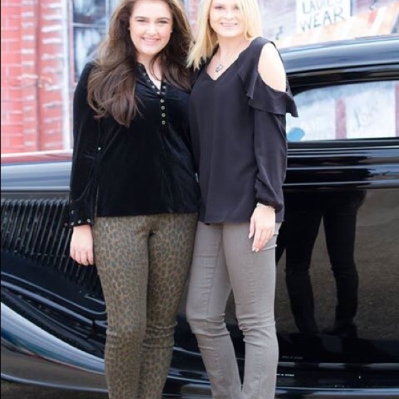 Meet Your Posher, Erica! - Picture 6 of 8